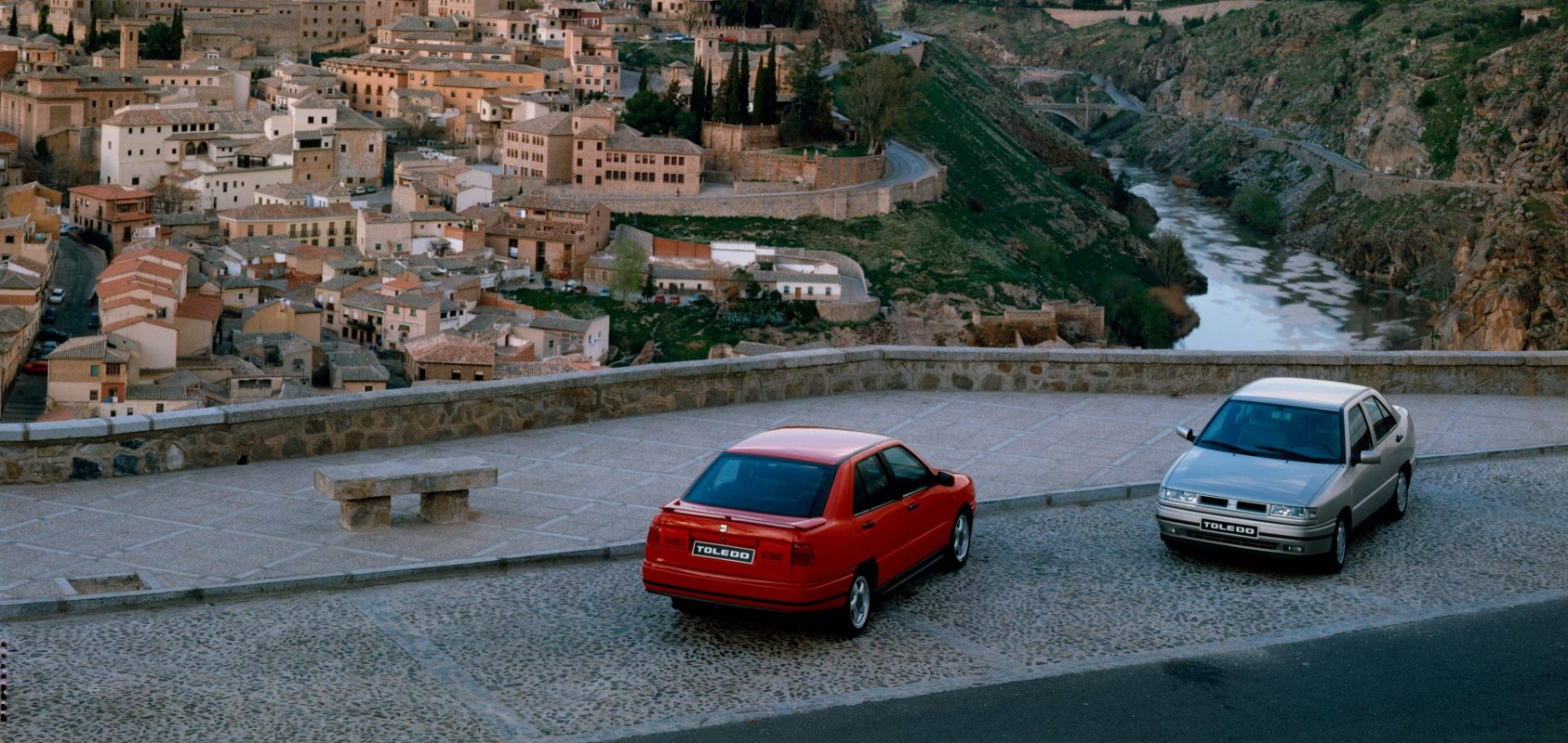 SEAT zīmola vēsture 1990s - SEAT Toledo sedan Toledo pilsētā