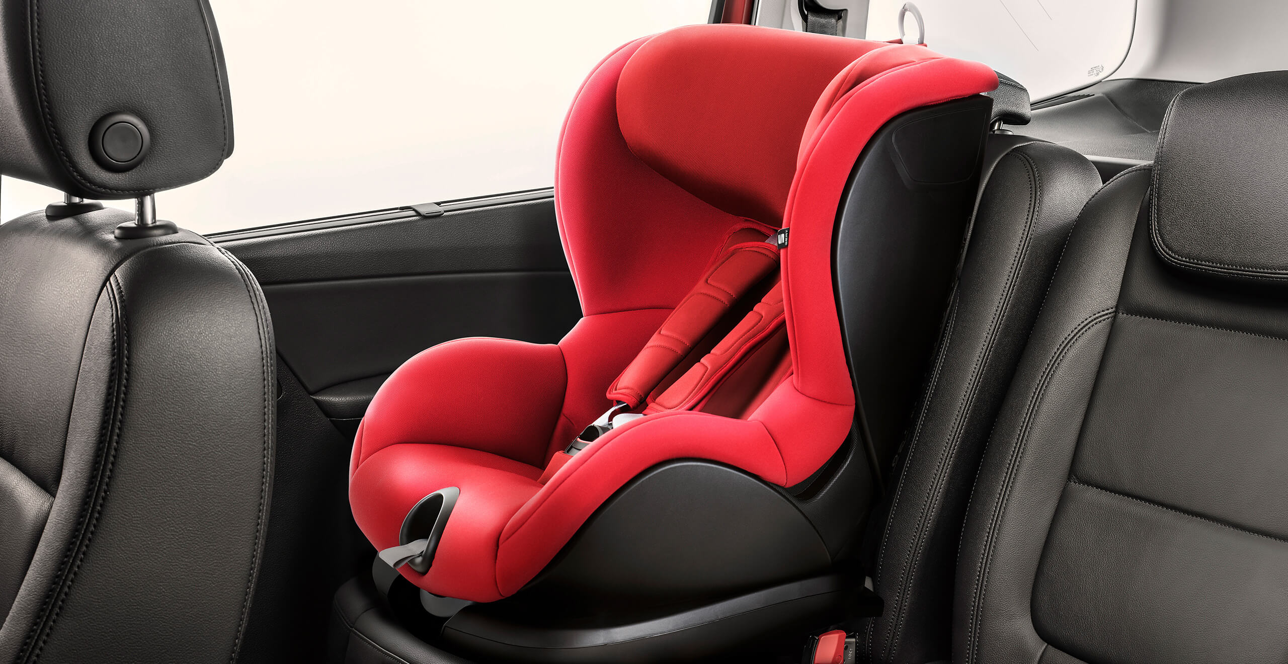 SEAT Alhambra automašīna ar ISOFIX, bērnu drošības sēdeklis, kas piestiprinās tieši pie šasijas.