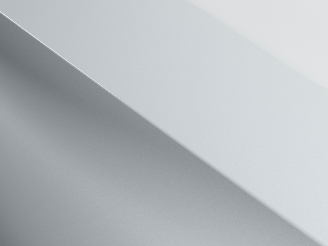 SEAT Arona Glacial White krāsā ar metālisku krāsojuma apdari 