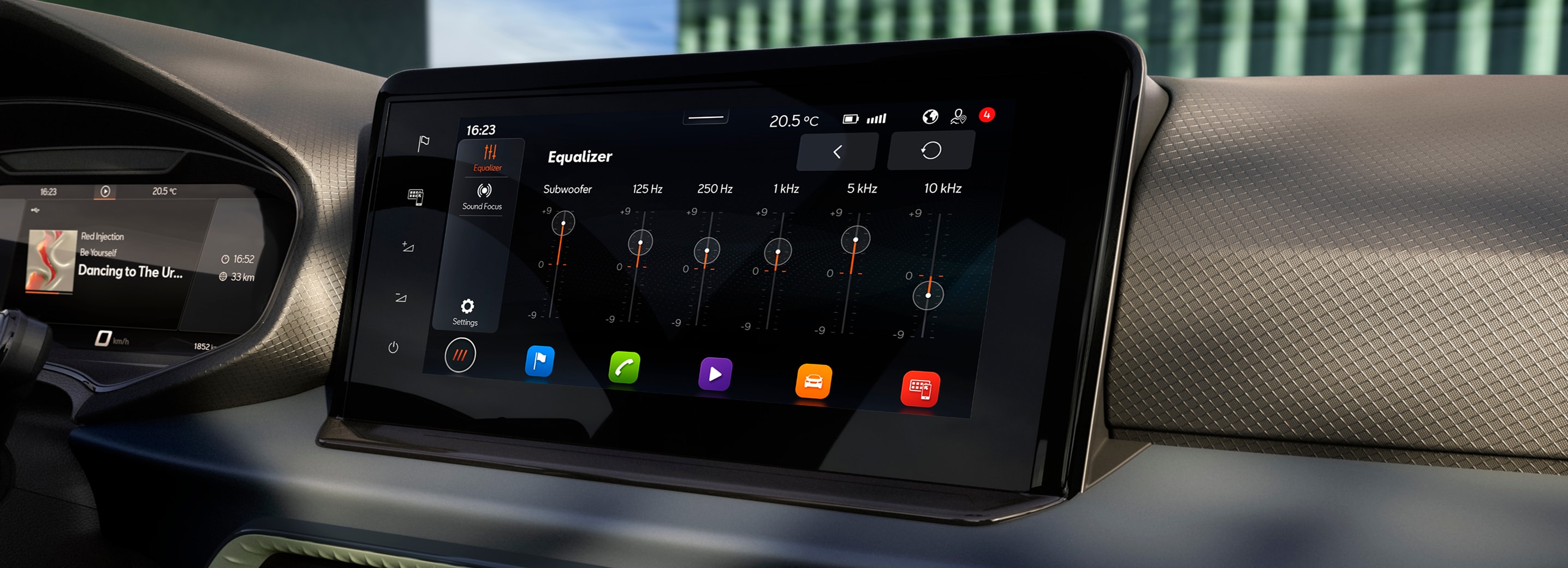 SEAT Arona priekšējais panelis ar SEAT audiosistēmu un citām funkcijām