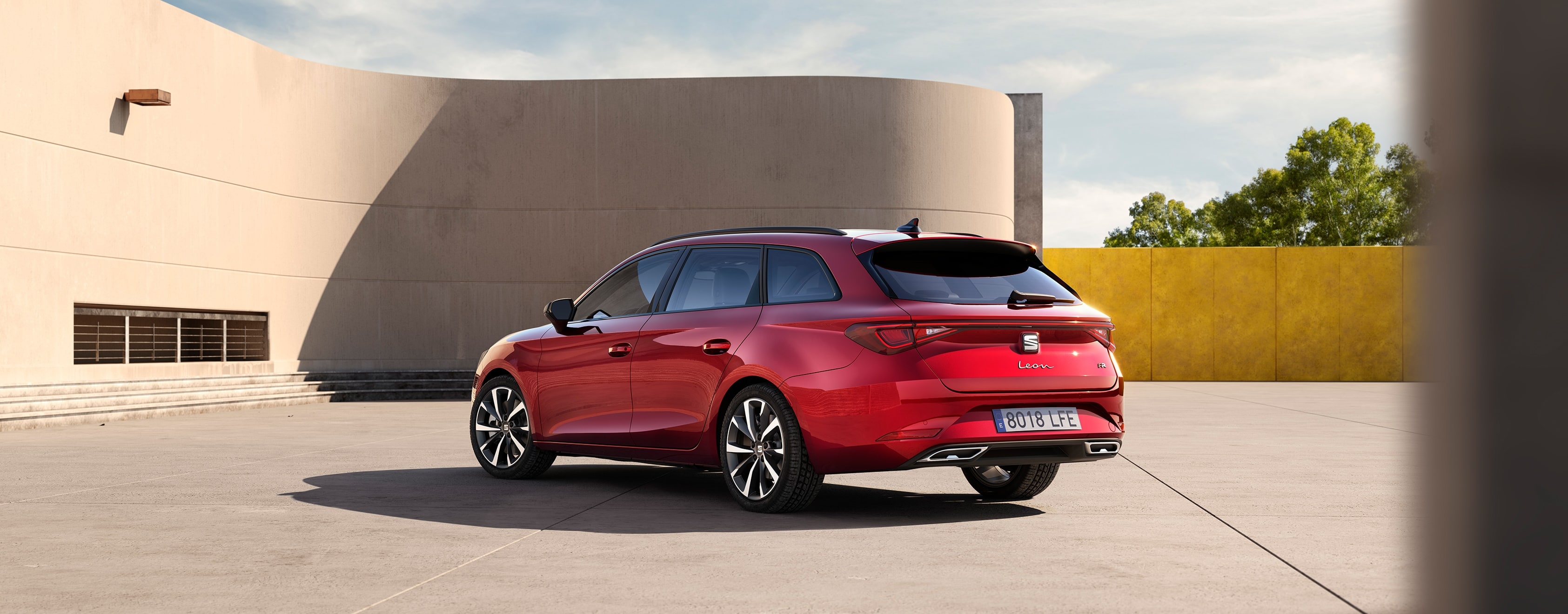 SEAT Leon sportstourer 2020 storage boot capacity 