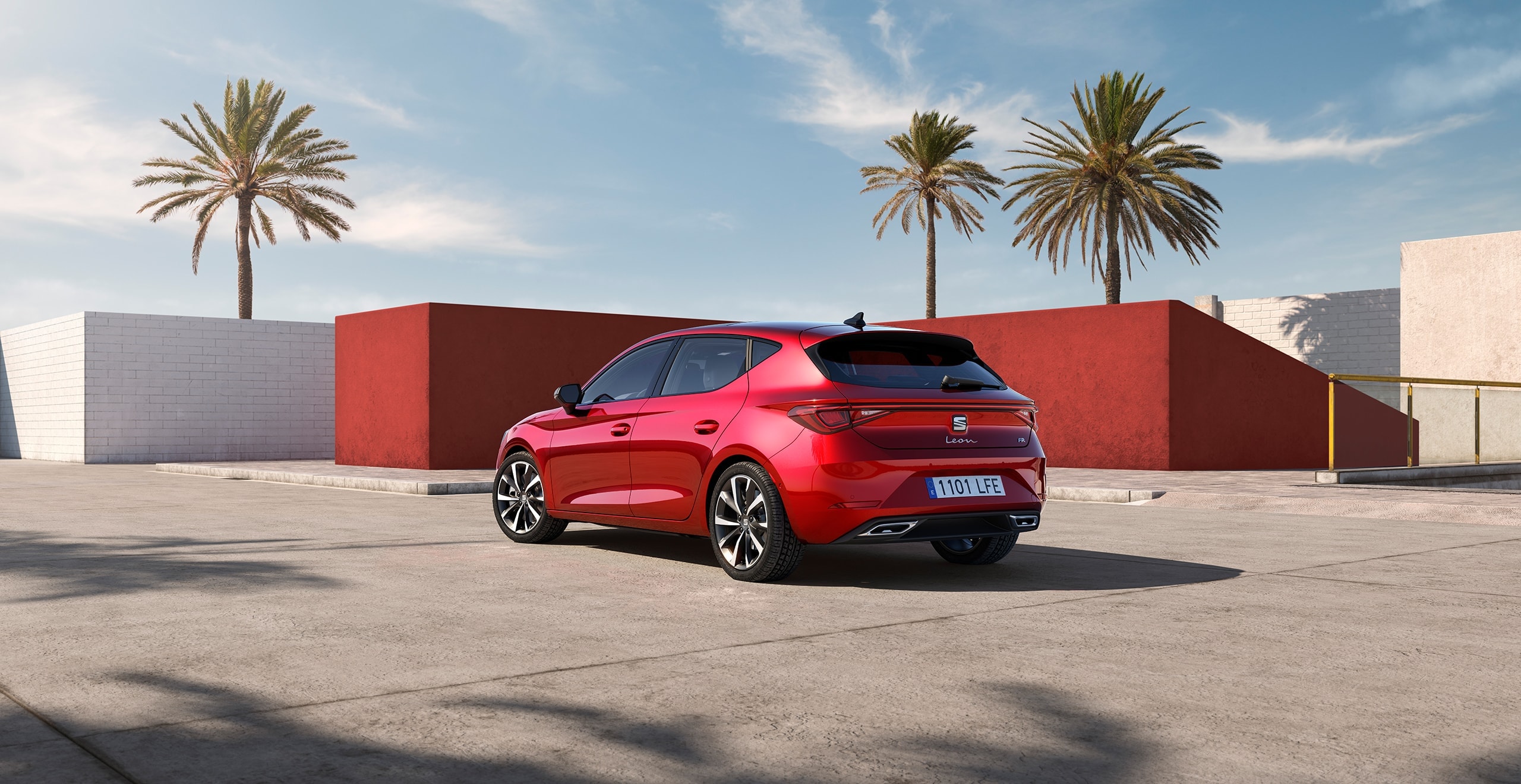 SEAT Leon 2020 5 door 3 4 rear view