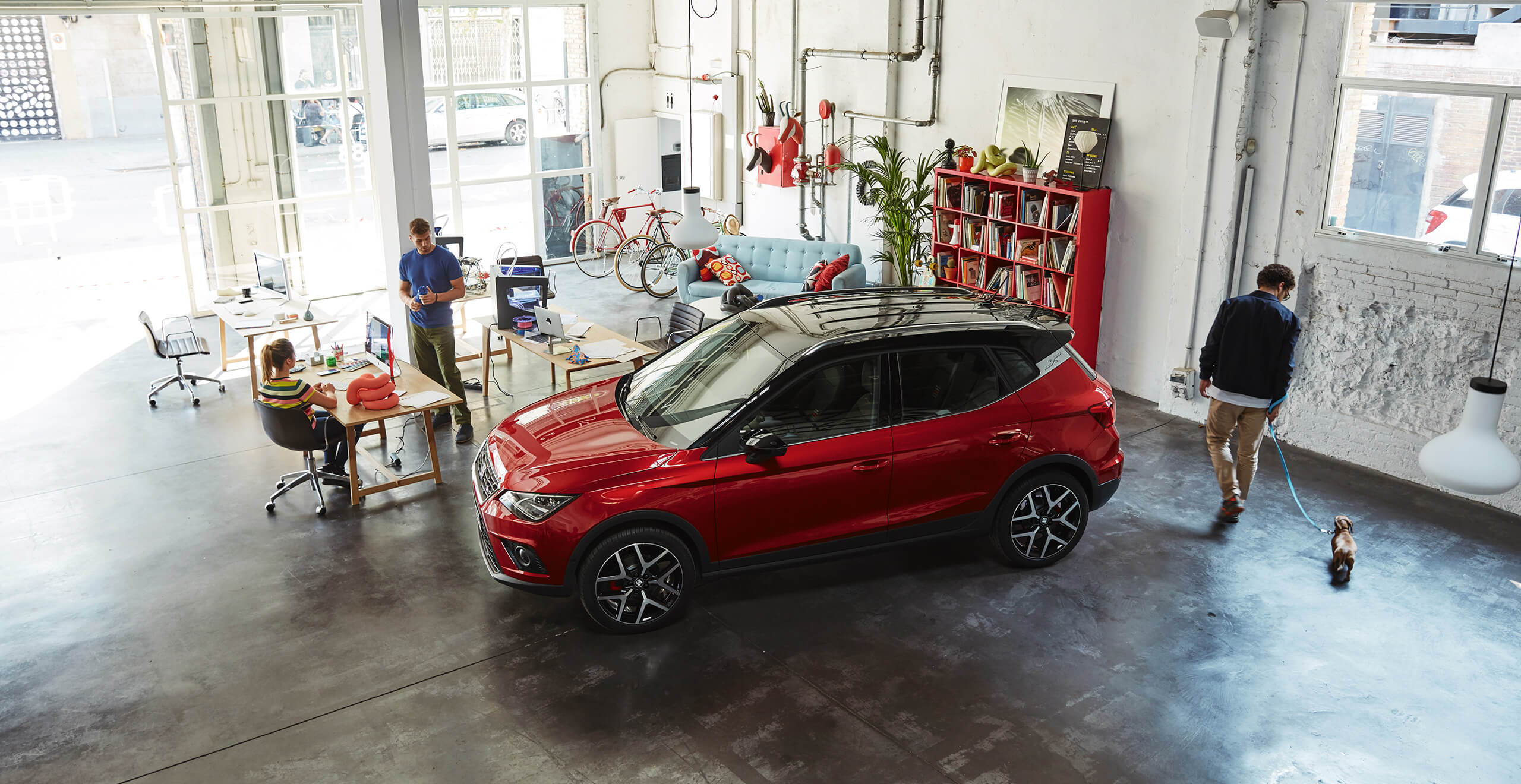 SEAT Service and maintenance – SEAT Genuine parts Arona crossover SUV in a garage