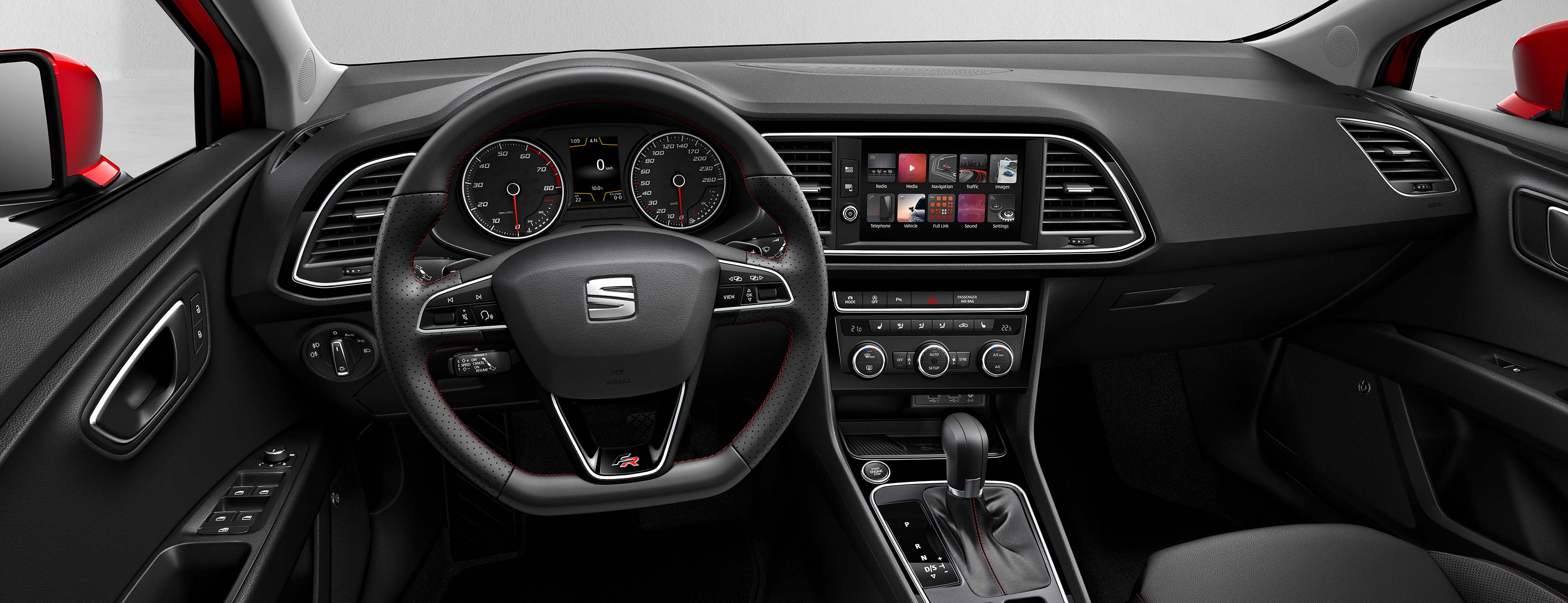 SEAT Leon 5 durvju hečbeks, kompaktas ģimenes automašīnas interjera dizains priekšējais panelis stūre